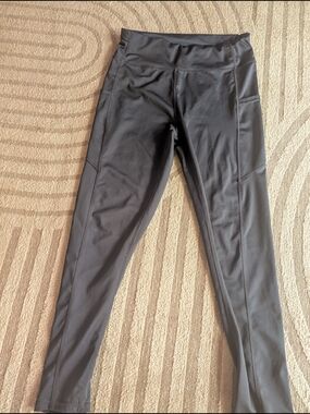 Black High-Waist Workout Leggings with Side Pockets